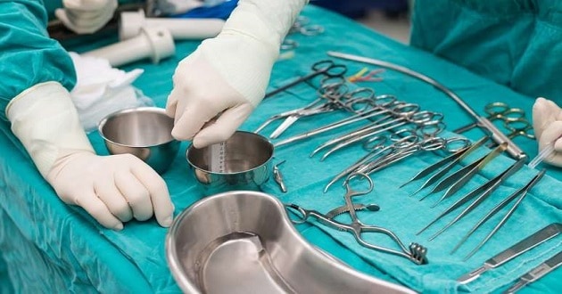 Scrub nurses in the operating room